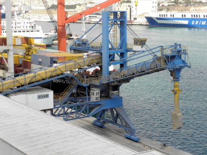 Head gear for loading ships and trucks Head gear for loading ships and trucks