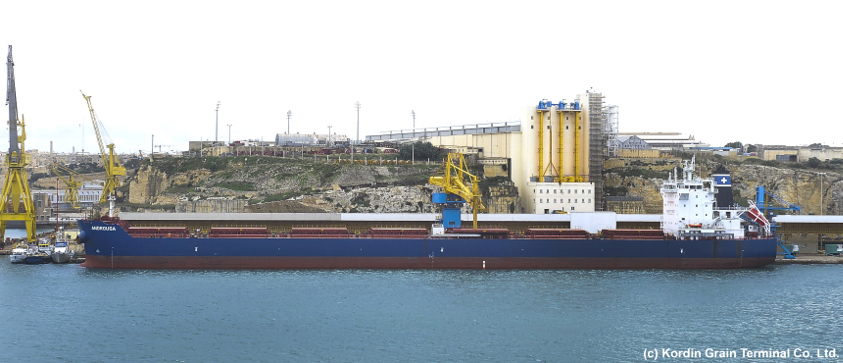 Unloading of 25.000 tons of wheat from the MV Androusa's holds (flow rate: up to 1.500 tons per hour) Unloading of 25.000 tons of wheat from the MV Androusa's holds (flow rate: up to 1.500 tons per hour)